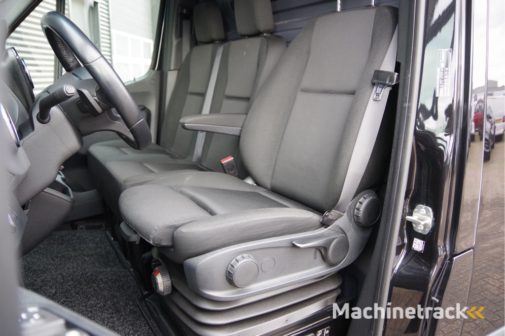 Mercedes-Benz Sprinter 319 3.0 CDI V6 L2H1 AUT. LED, TREKHAAK, ADAPT. CRUISE, STANDKACHEL, MBUX 10'', CAMERA, NAVI, CLIMA