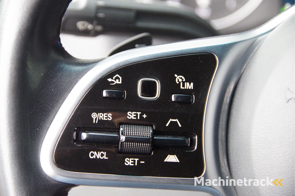 Mercedes-Benz Sprinter 319 3.0 CDI V6 L2H1 AUT. LED, TREKHAAK, ADAPT. CRUISE, STANDKACHEL, MBUX 10'', CAMERA, NAVI, CLIMA