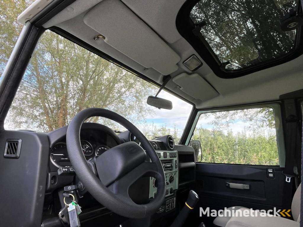 Land Rover Defender 110 HUE Heritage new unused 2016