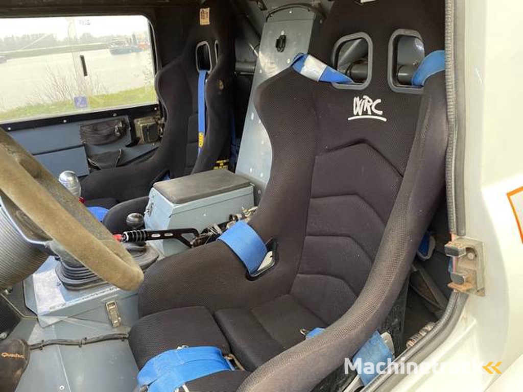 Land Rover Bowler Wild Cat Dakar with FIA gold pasport