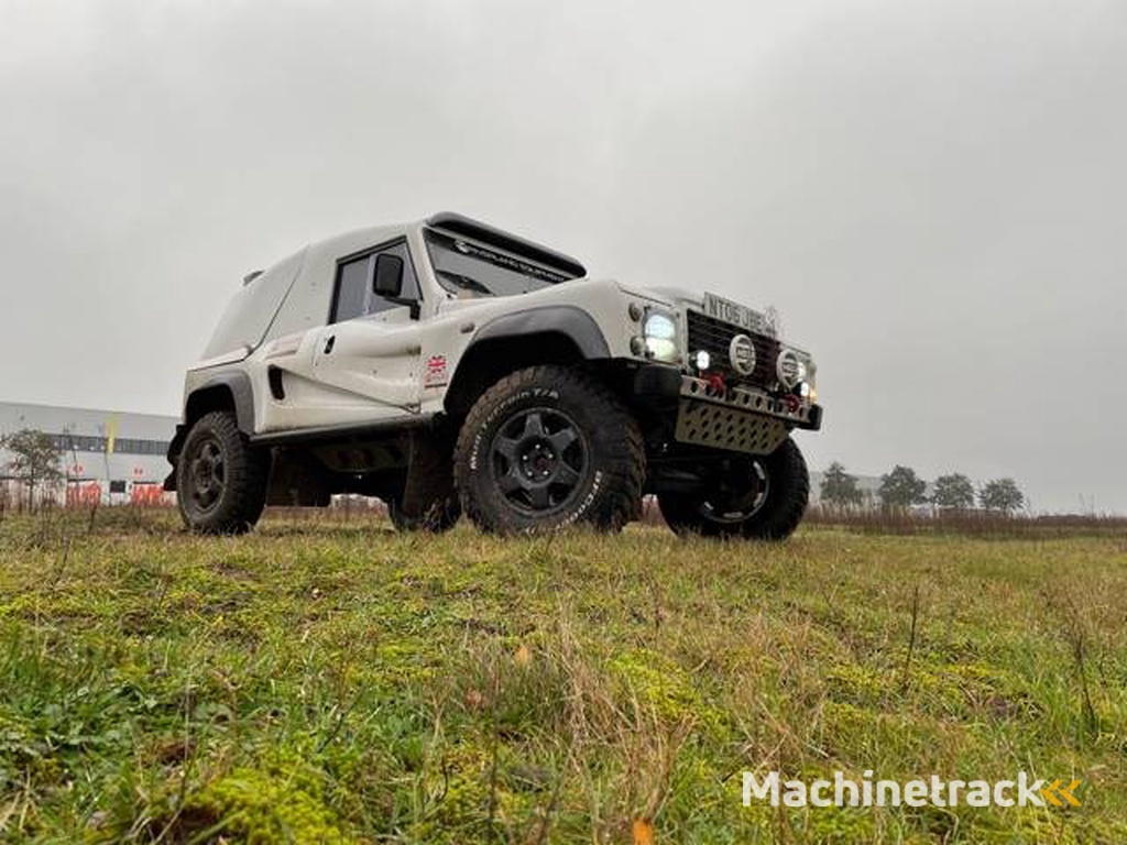 Land Rover Bowler Wild Cat Dakar with FIA gold pasport