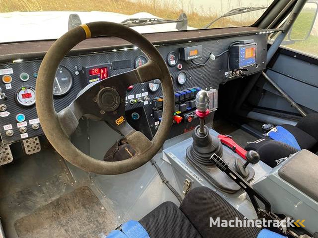 Land Rover Bowler Wild Cat Dakar with FIA gold pasport