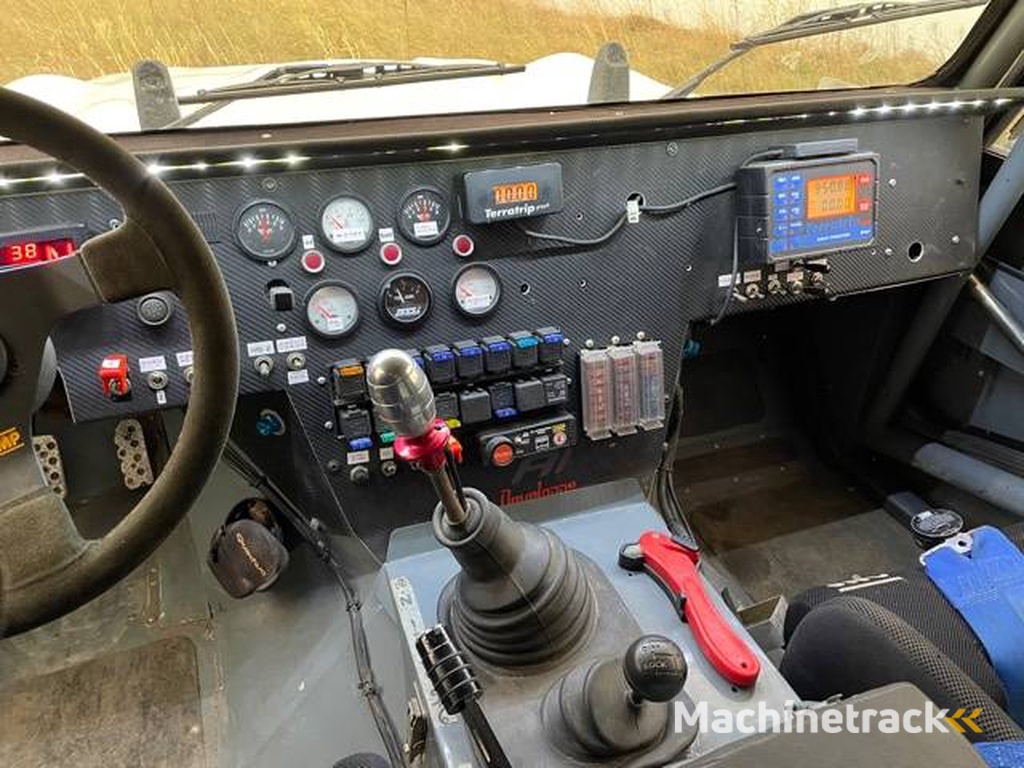 Land Rover Bowler Wild Cat Dakar with FIA gold pasport