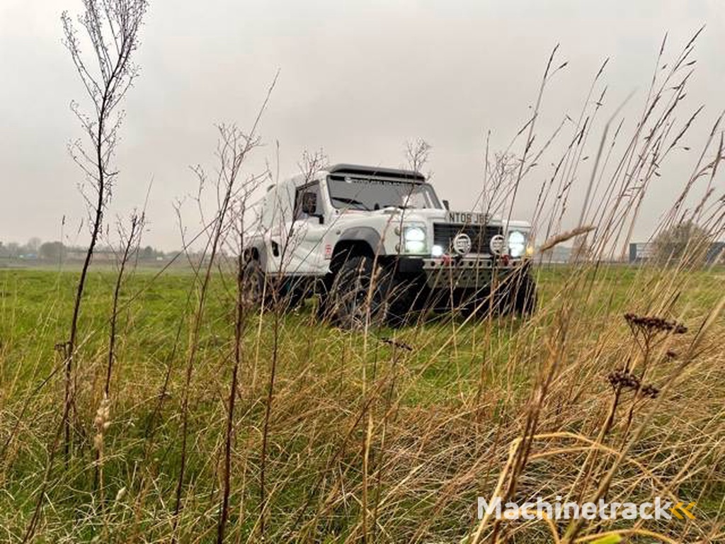 Land Rover Bowler Wild Cat Dakar with FIA gold pasport