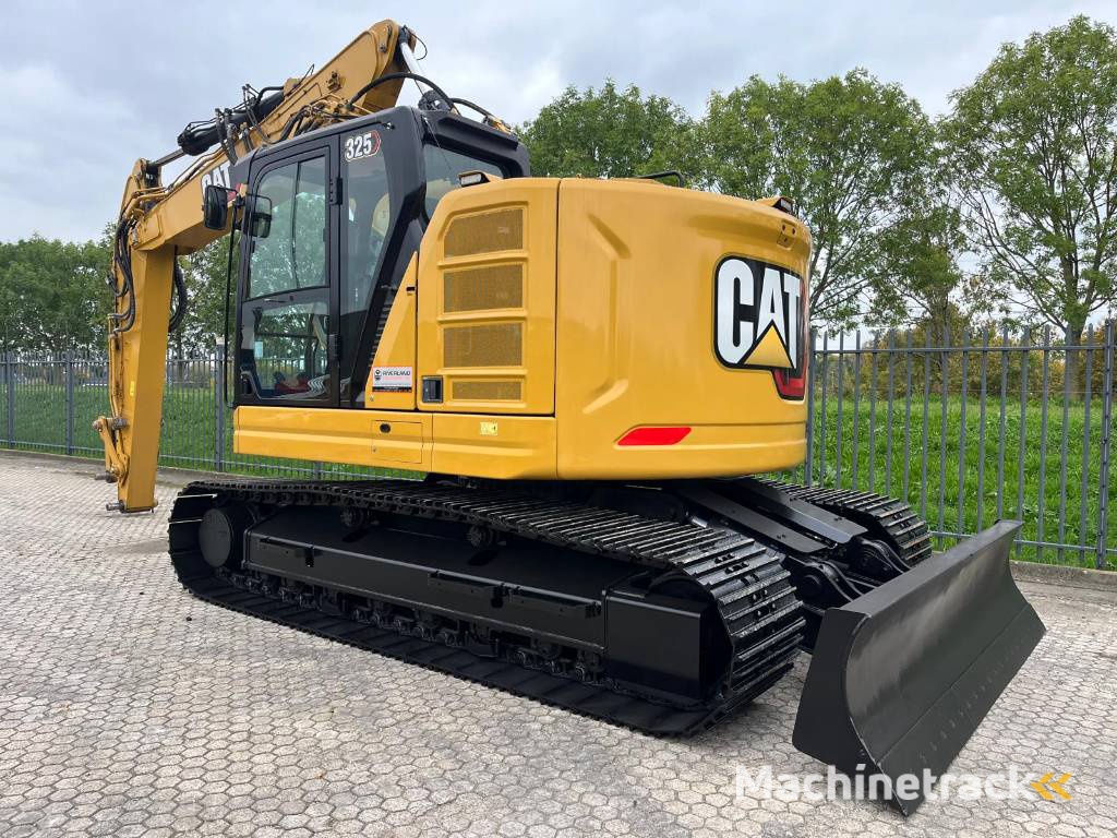 CAT 325 with dozerblade 1085 hours CE EPA made Japan