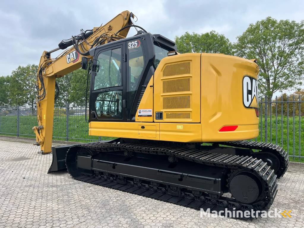 CAT 325 with dozerblade 1085 hours CE EPA made Japan