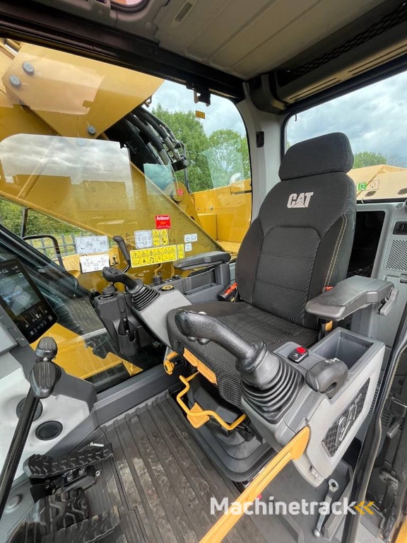 CAT 325 with dozerblade 1085 hours CE EPA made Japan