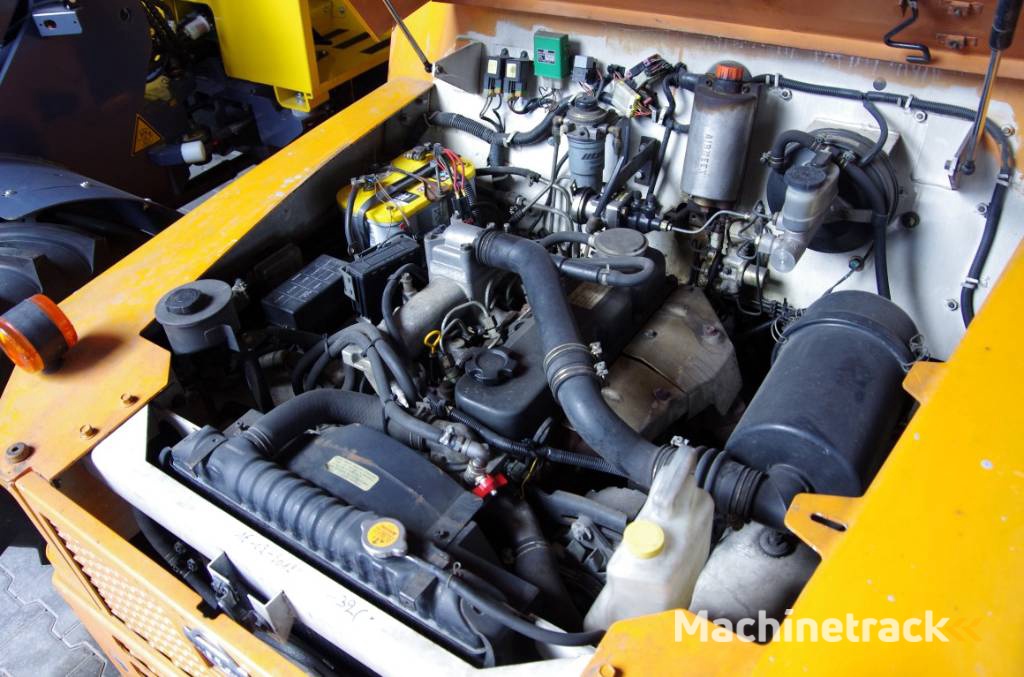 Nissan FV02 pushback truck