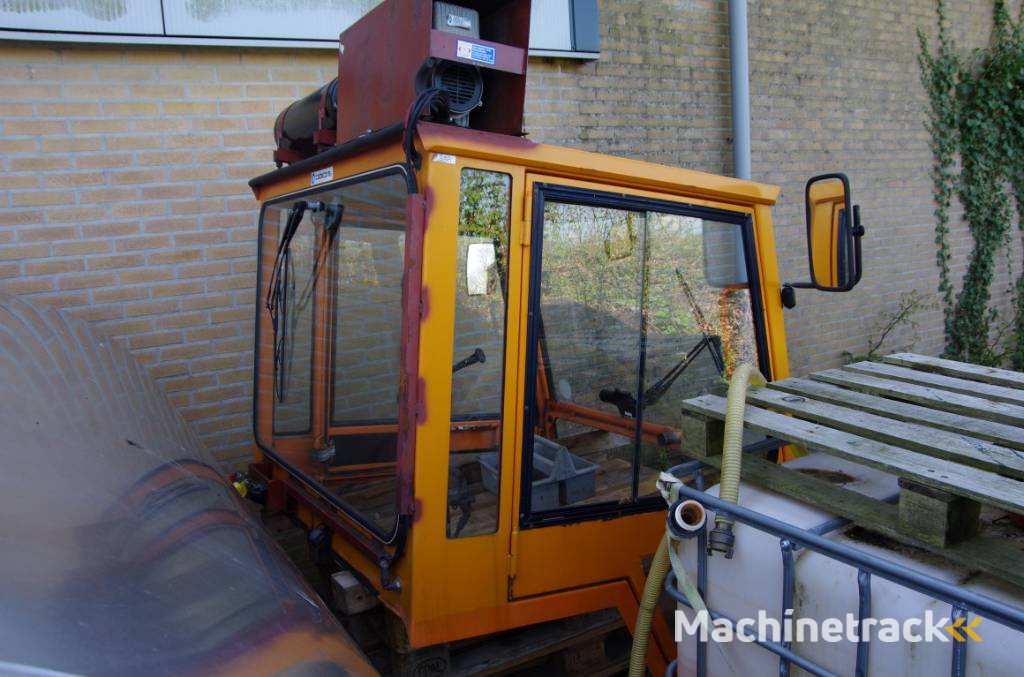 Nissan FV02 pushback truck