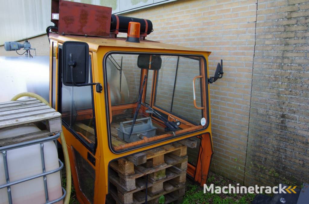 Nissan FV02 pushback truck