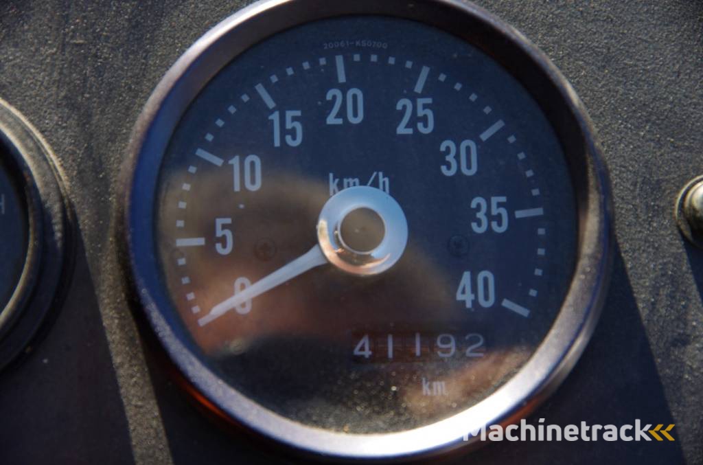 Nissan FV02 pushback truck