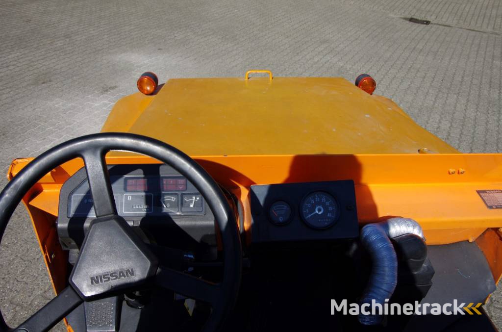 Nissan FV02 pushback truck