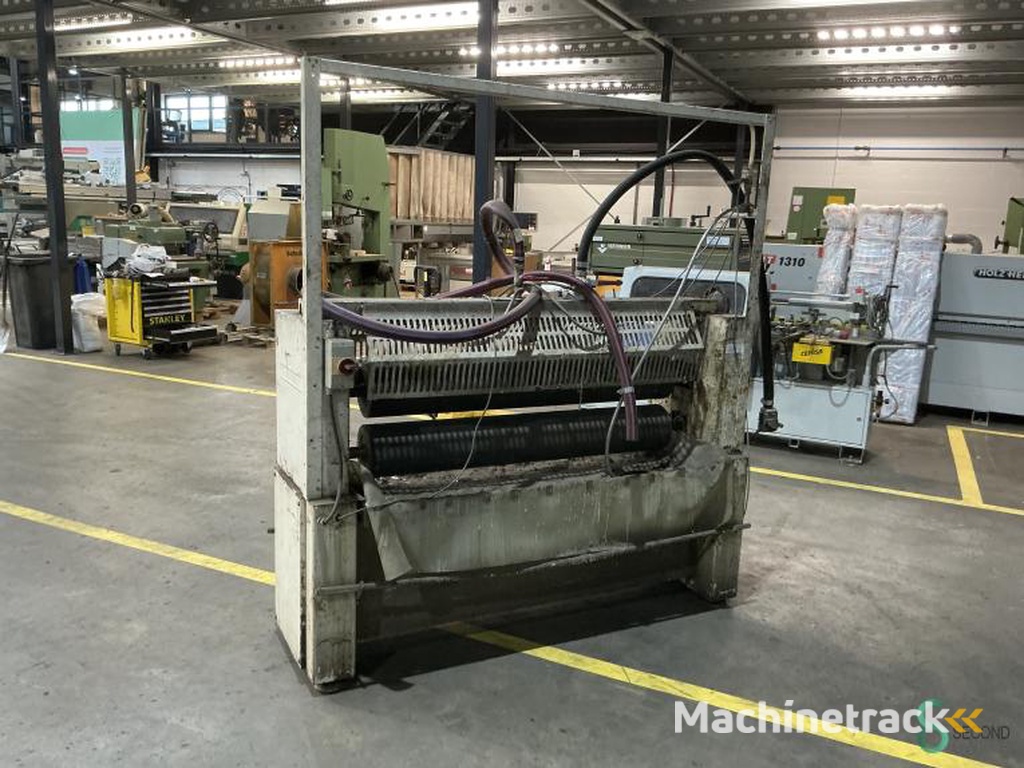 Glue spreaders Unknown