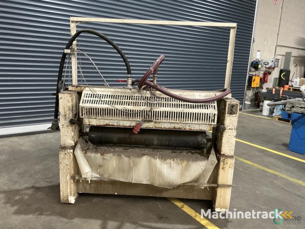 Glue spreaders Unknown