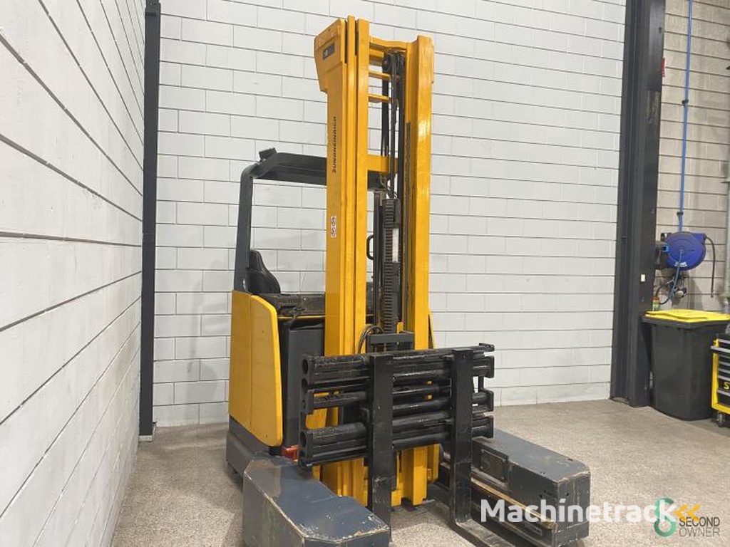 Reachtrucks Elektrisch Jungheinrich ETV Q25 2001