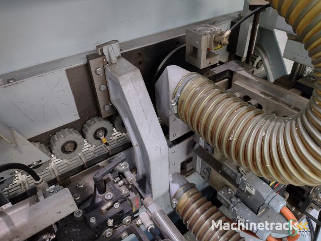 Kantenlijmers Brandt KDF 440 2010