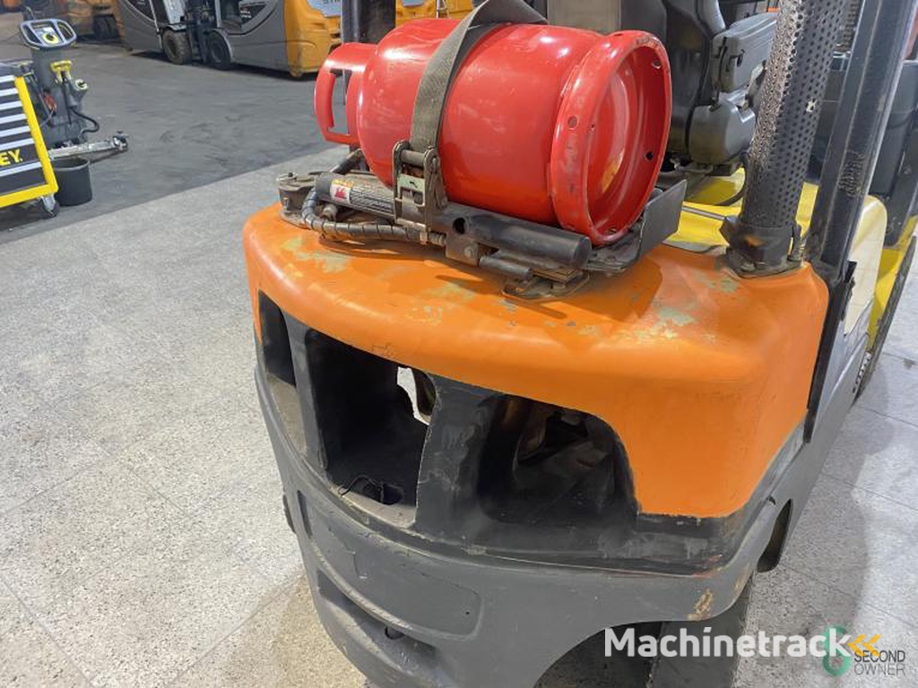 Forklifts LPG Yale GLP 25 VX 2013