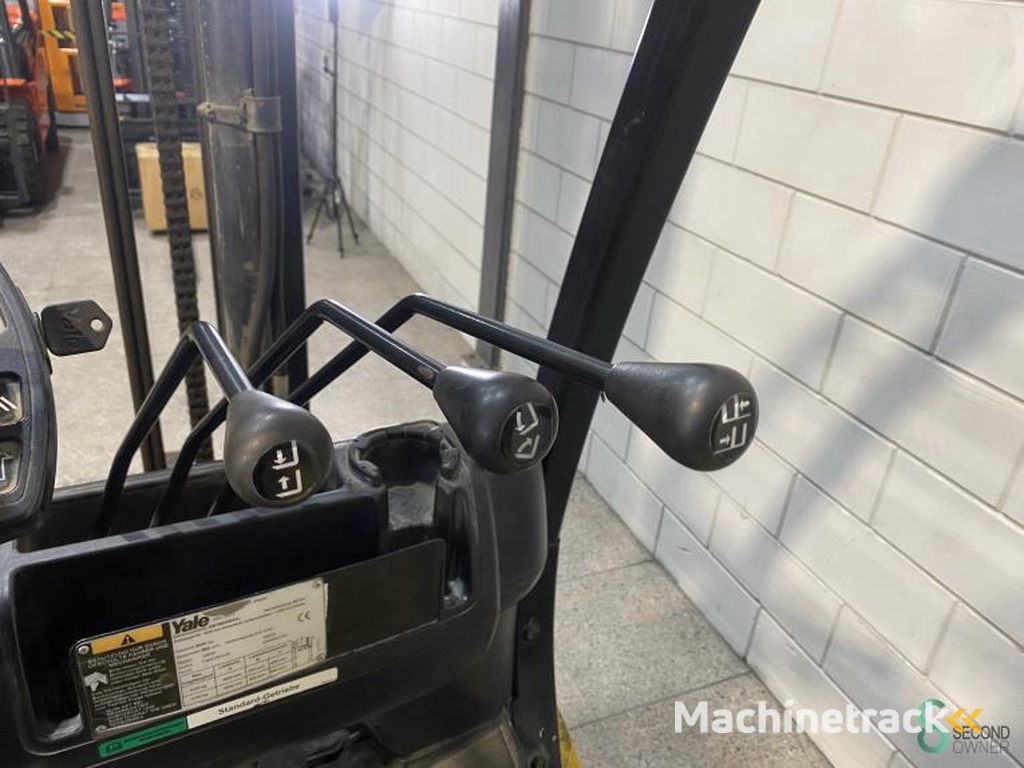 Forklifts LPG Yale GLP 25 VX 2013