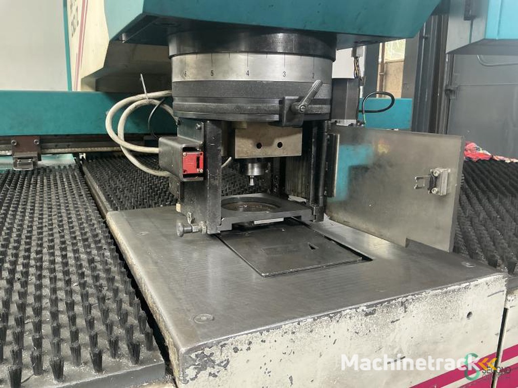 Pons- & nibbelmachines Indumasch HP 750 CNC/Z 1999