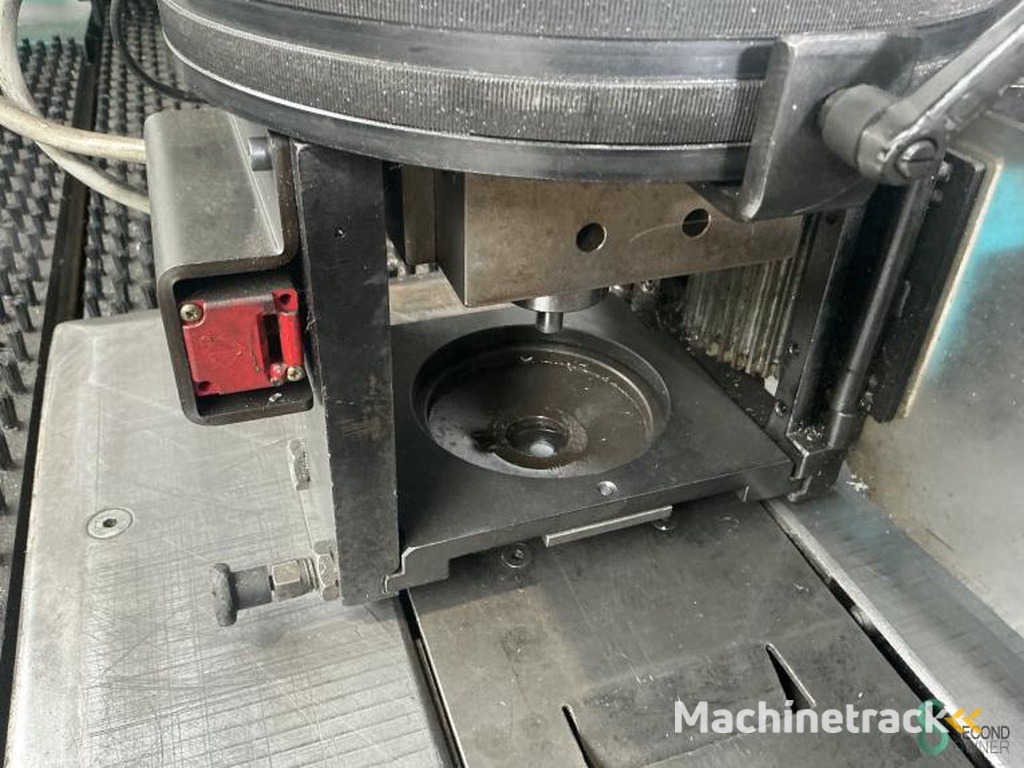 Pons- & nibbelmachines Indumasch HP 750 CNC/Z 1999