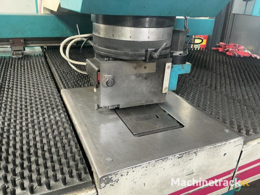 Pons- & nibbelmachines Indumasch HP 750 CNC/Z 1999