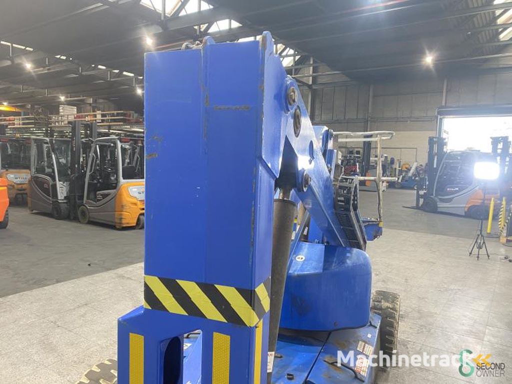 Knikarmhoogwerker Upright AB38 2005