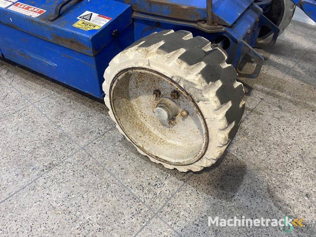 Knikarmhoogwerker Upright AB38 2005