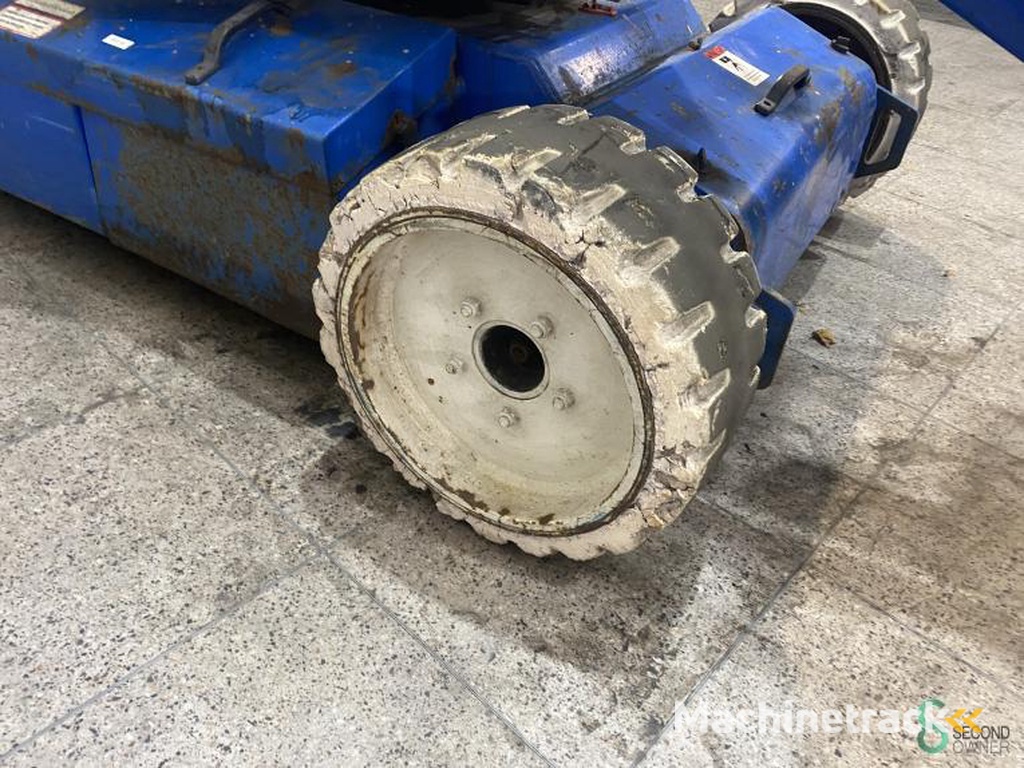 Knikarmhoogwerker Upright AB38 2005