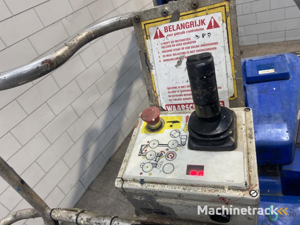 Knikarmhoogwerker Upright AB38 2005