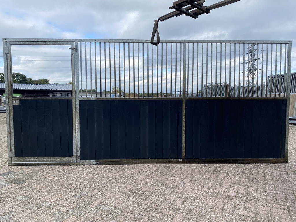 paardenboxen 1 x 5 meter 2 x 4 meter breed.