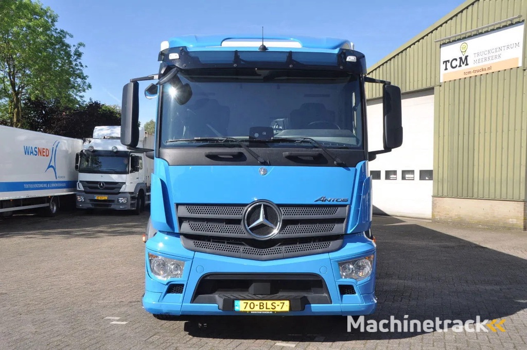 Mercedes-Benz Antos 1933 DOORLAAD-COMBI 300.773km NL-TRUCK