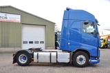 Miniaturansicht von Volvo FH 420 4X2 ADR EX/II FL OX AT PTO+COMPRESSOR iPARKCOOL