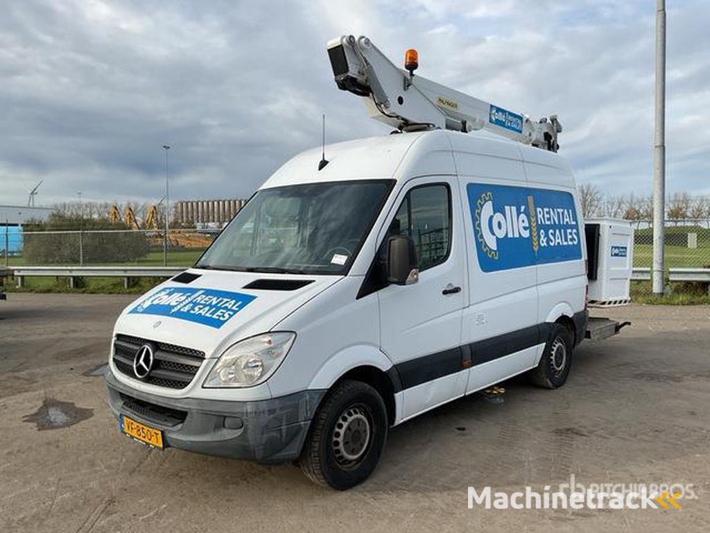 Mercedes-Benz P130V Articulated Boom on  Mercedes-Benz 4x2 Boom