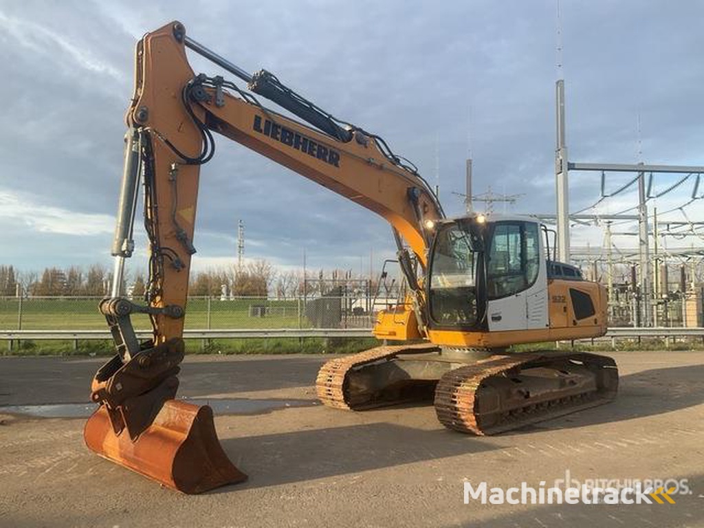 Liebherr R922LC Tracked Excavator