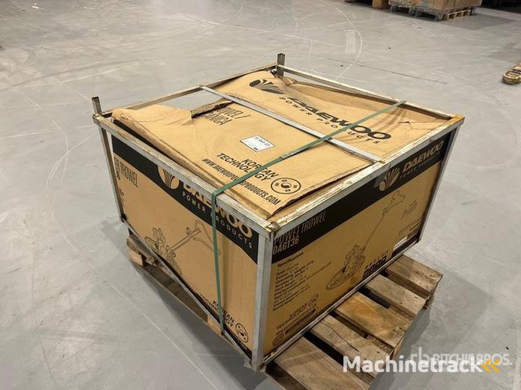 Deawoo DAGT36 Power Trowel