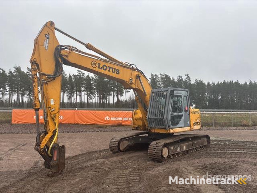 Kato HD823MRVLC Tracked Excavator
