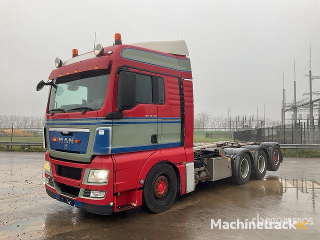 MAN TGX 35.540 8x4 Sleeper Hooklift Truck
