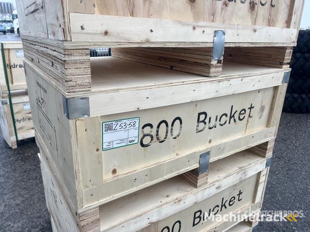 BBS810H Hydraulic Tilting Cleanup Excavator Bucket