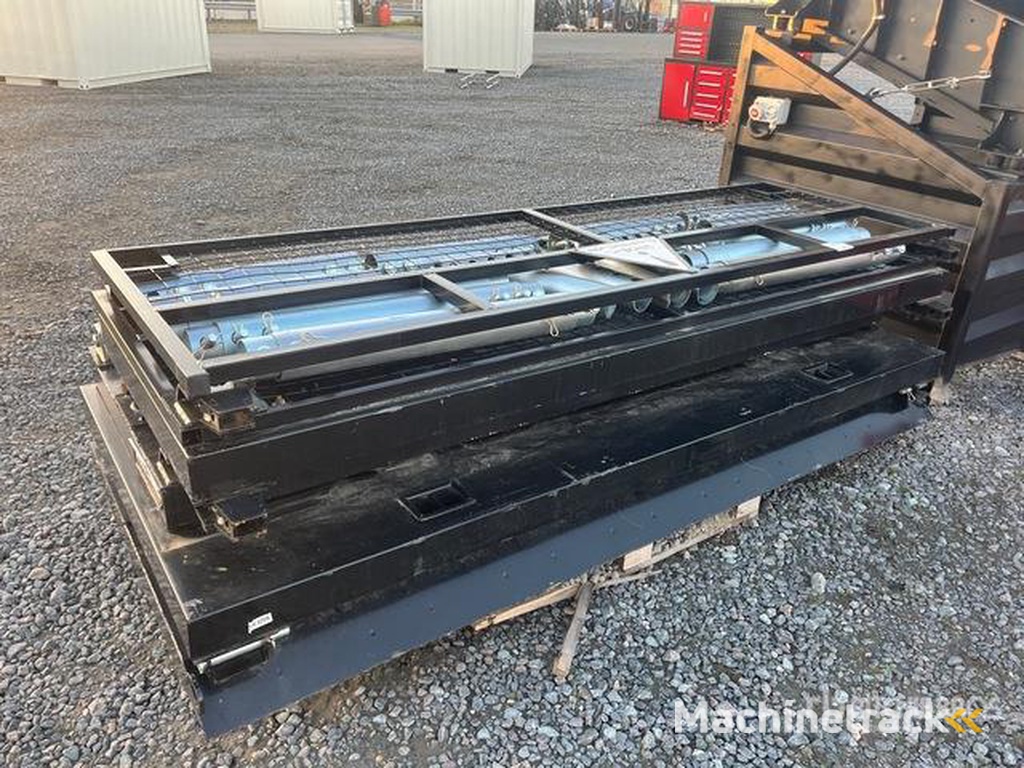 Rhino Cross Trench Shield (Unused)