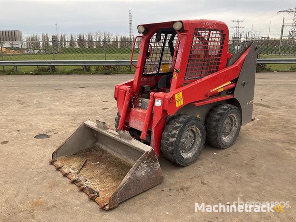 Gehl GL3840 Skid Steer Loader (Inoperable)