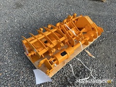 quantity-of-8-giyi-excavator-attachment-unused