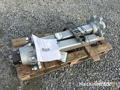 qty-2-8c-q100x710-axle-unused