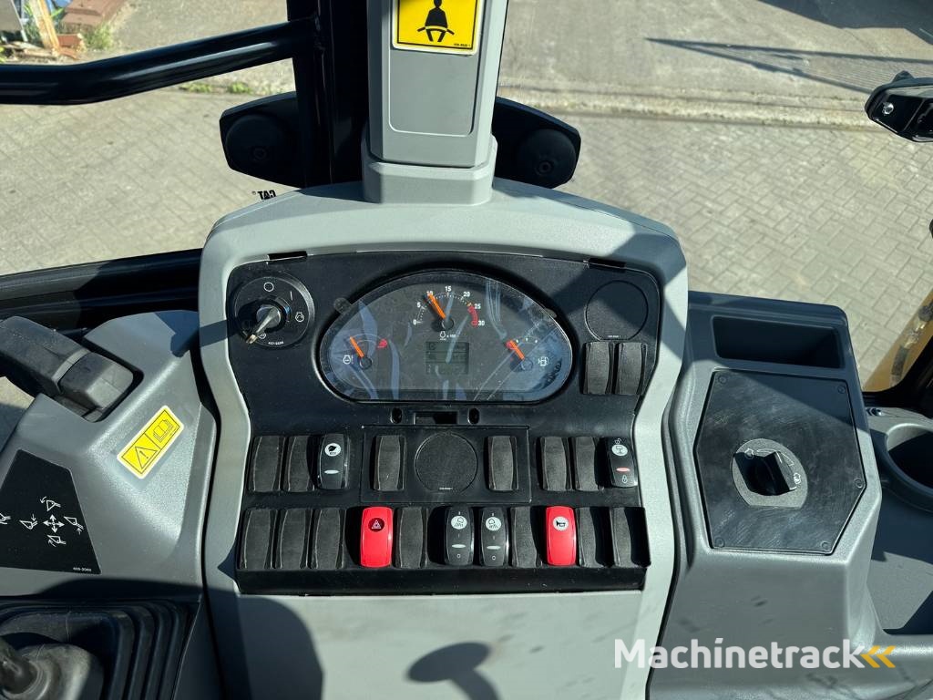 CAT 424 4X4 ( NEW UNUSED )