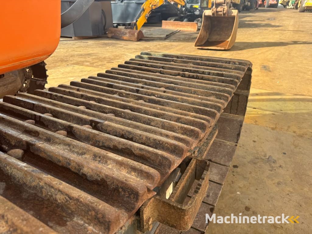 Doosan DX 300 LC ( 4.690 original hours 18M long reach )