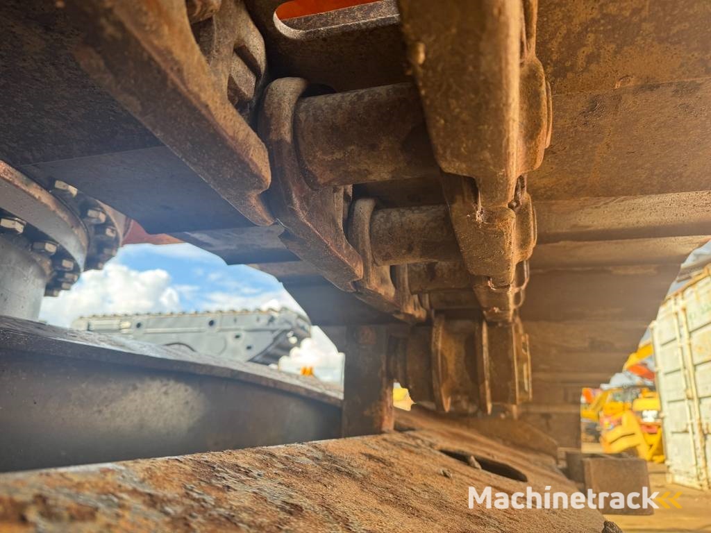 Doosan DX 300 LC ( 4.690 original hours 18M long reach )