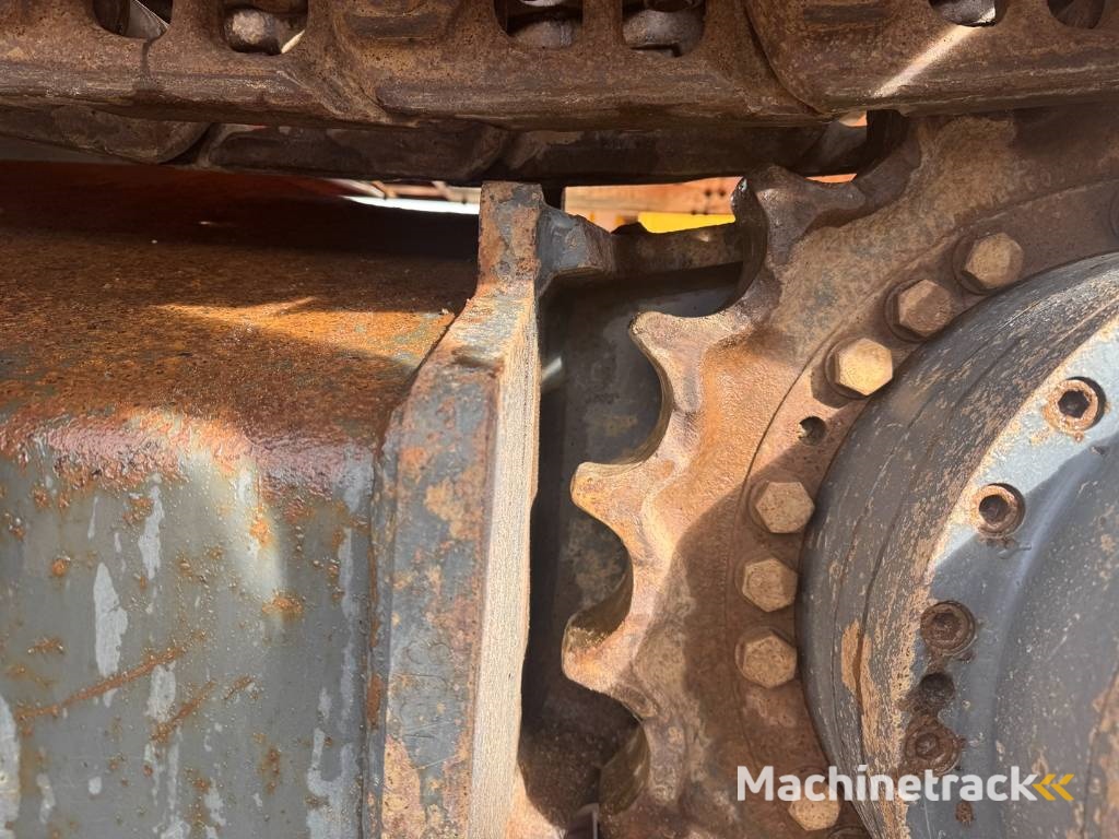 Doosan DX 300 LC ( 4.690 original hours 18M long reach )