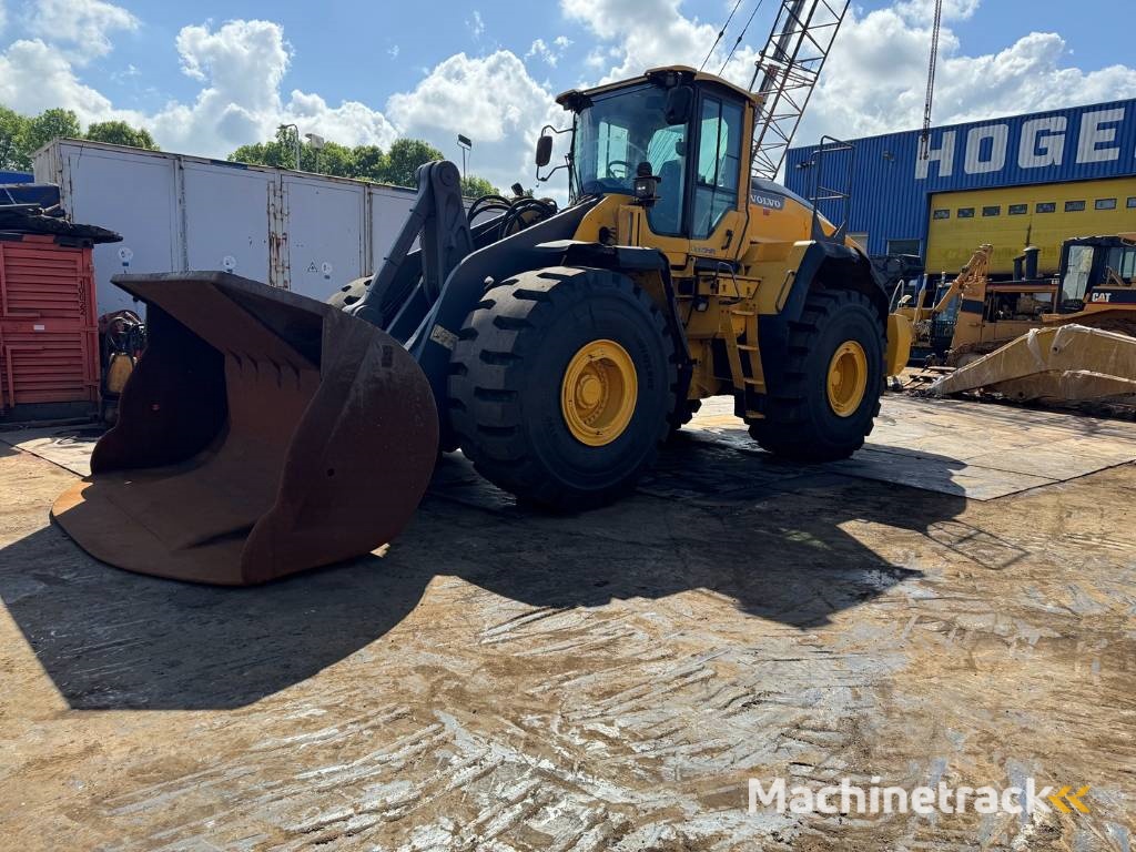 Volvo L 220 H ( WITH NEW TYRES )
