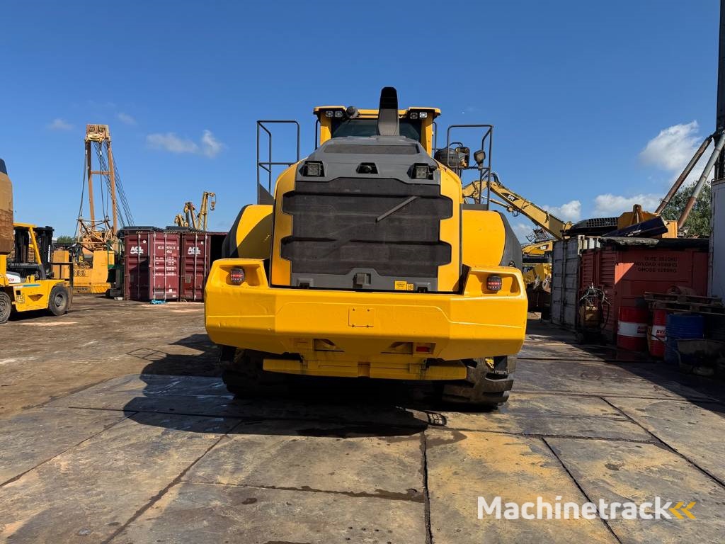 Volvo L 220 H ( WITH NEW TYRES )