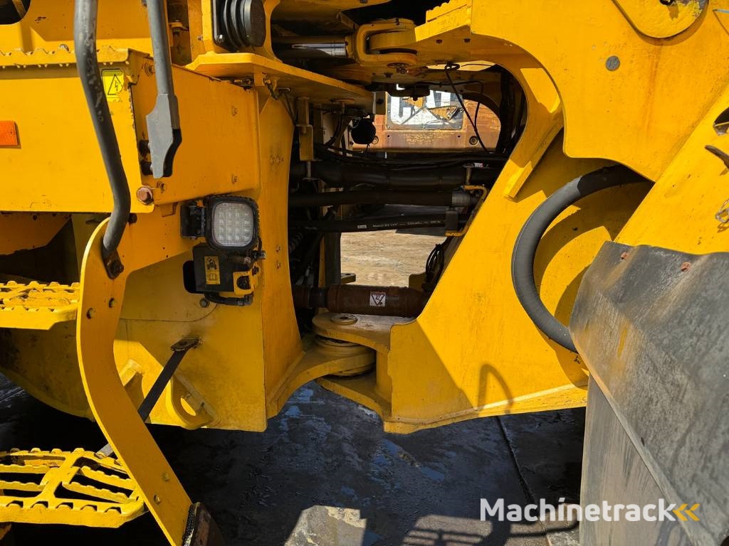 Volvo L 220 H ( WITH NEW TYRES )