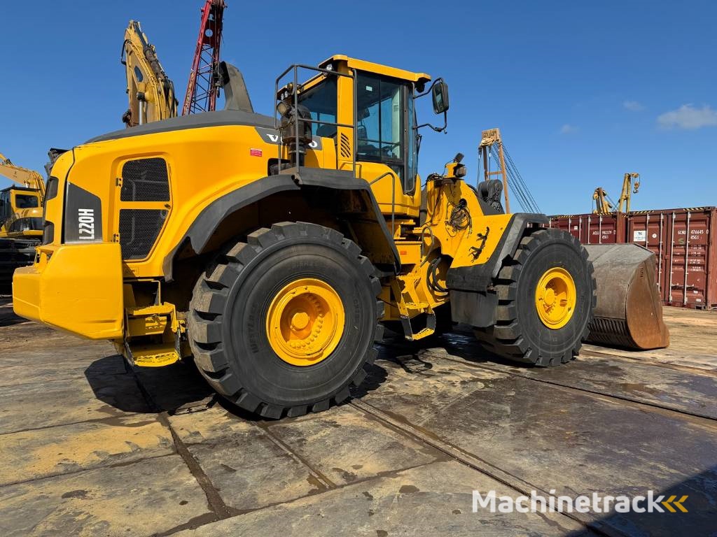 Volvo L 220 H ( WITH NEW TYRES )